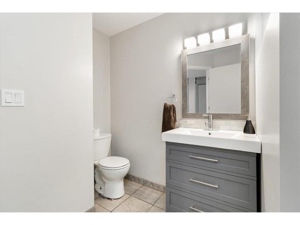 









7125


114a

Street,
Delta,




BC
V4E 1X3

