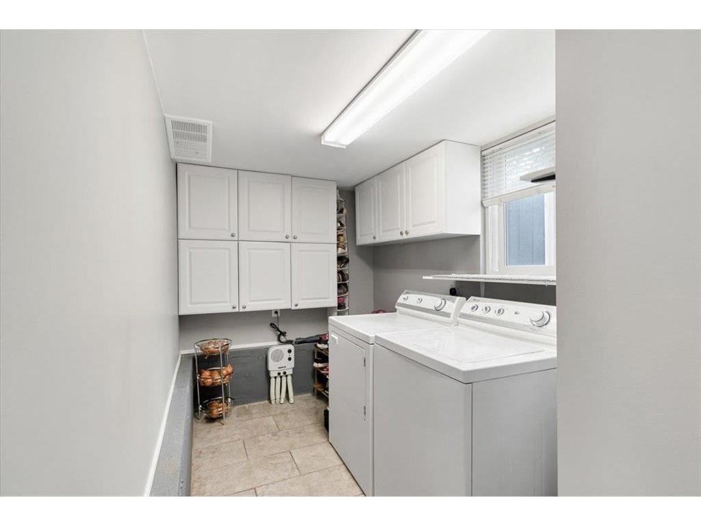 









7125


114a

Street,
Delta,




BC
V4E 1X3

