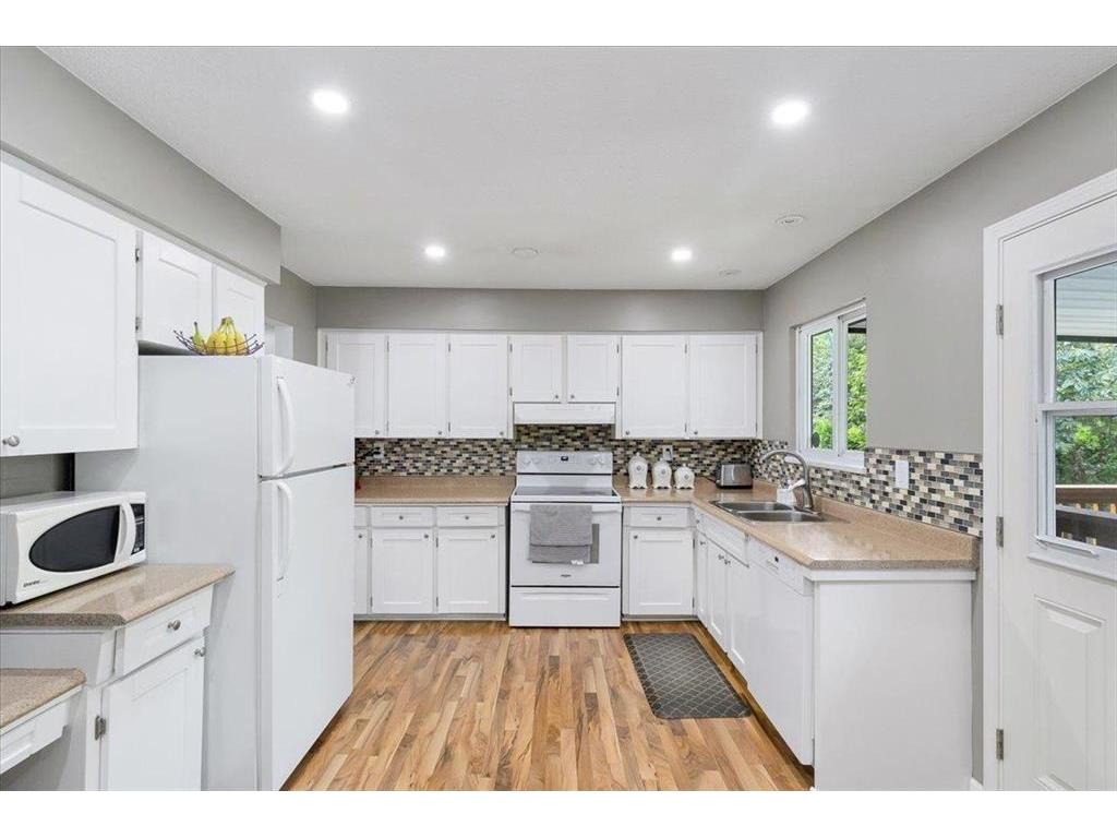 









7125


114a

Street,
Delta,




BC
V4E 1X3

