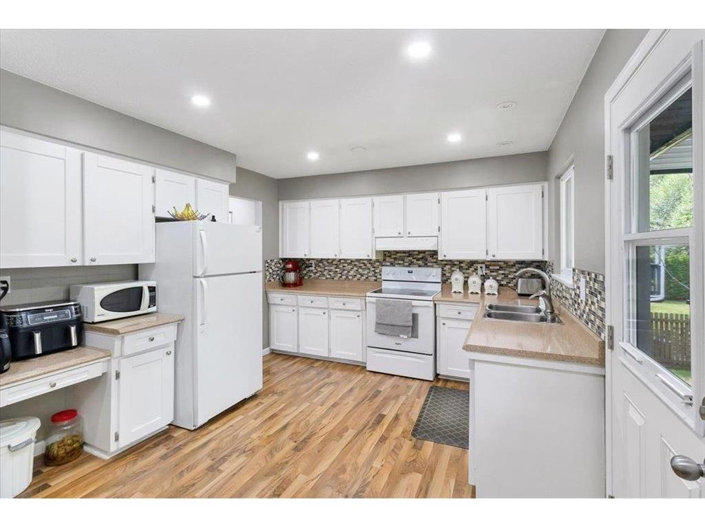 









7125


114a

Street,
Delta,




BC
V4E 1X3

