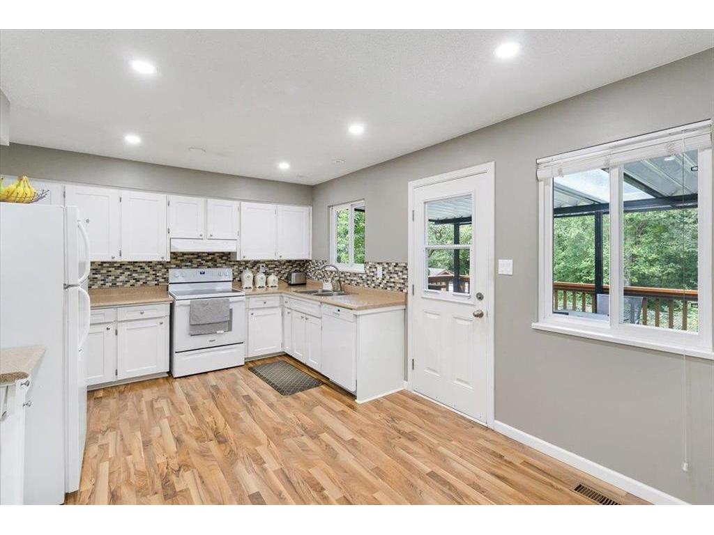 









7125


114a

Street,
Delta,




BC
V4E 1X3

