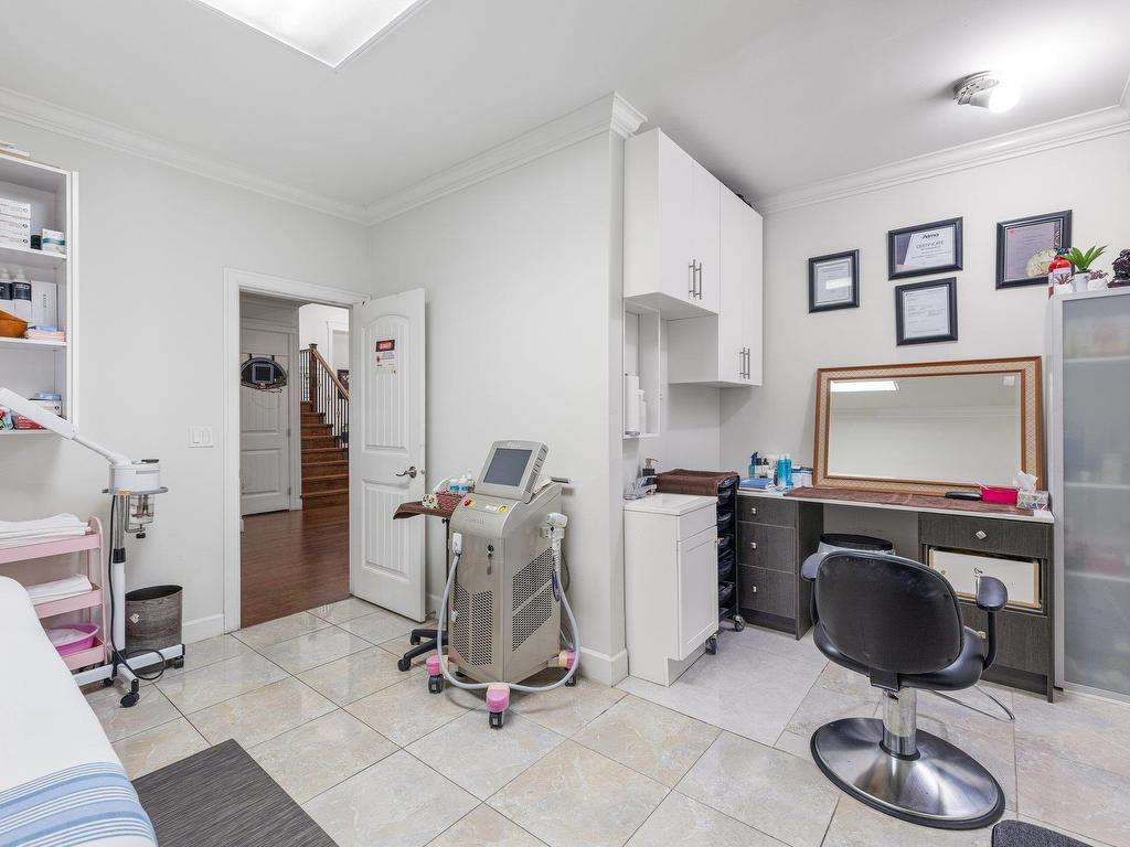









6250


142b

Street,
Surrey,




BC
V3X 0B7

