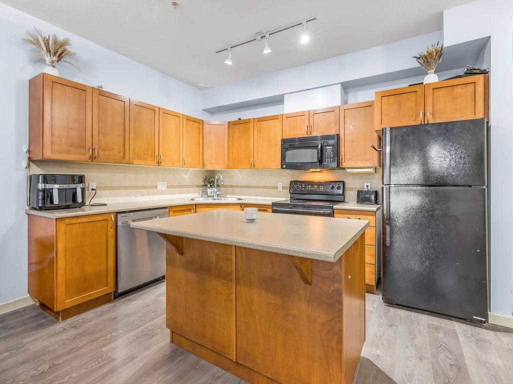 









33318


Bourquin

Crescent East, 203,
Abbotsford,




BC
V2S 0A6


