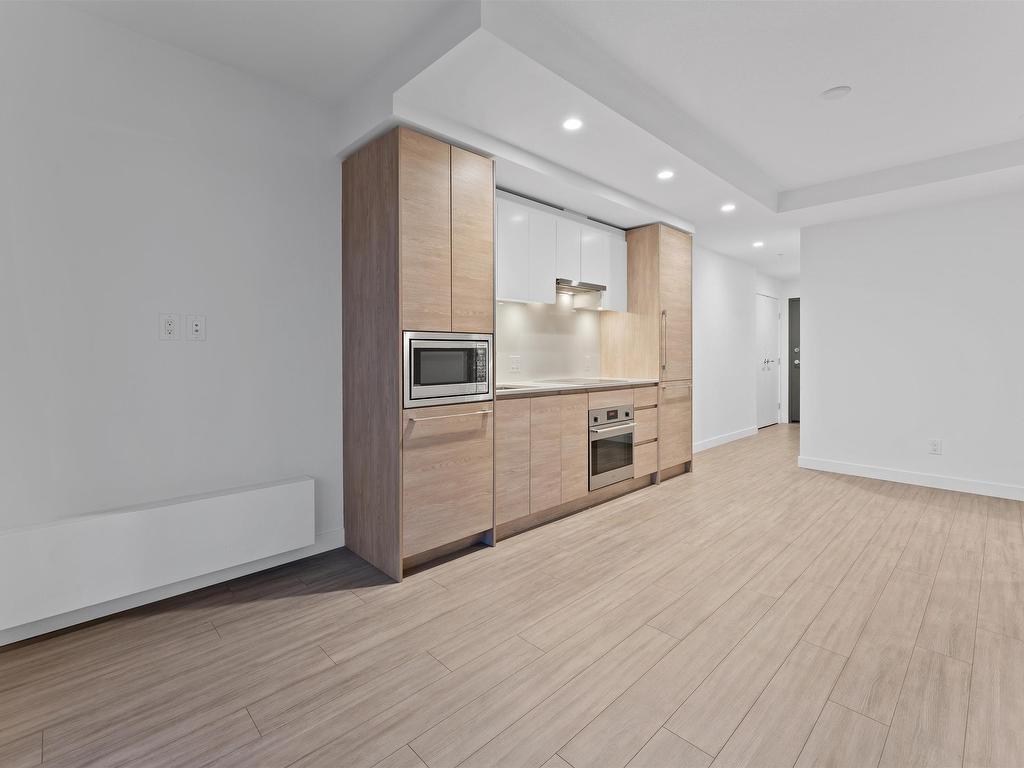 









13615


Fraser

Highway, 1001,
Surrey,




BC
V3T 0P7

