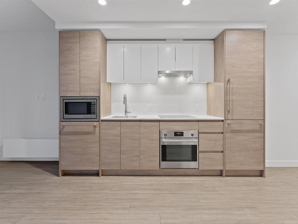 









13615


Fraser

Highway, 1001,
Surrey,




BC
V3T 0P7

