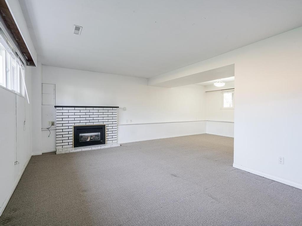









1806


156

Street,
Surrey,




BC
V4A 4T6

