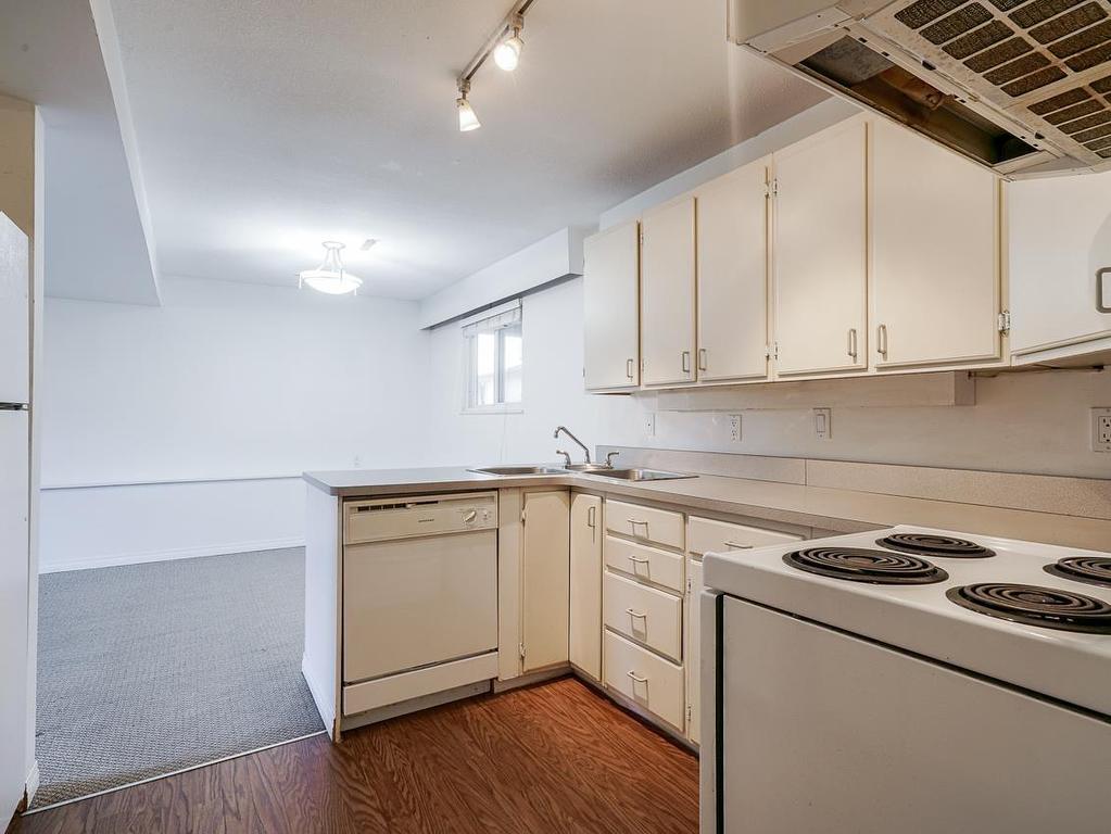 









1806


156

Street,
Surrey,




BC
V4A 4T6

