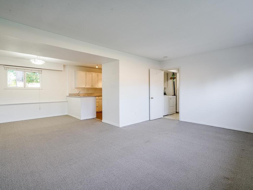 









1806


156

Street,
Surrey,




BC
V4A 4T6

