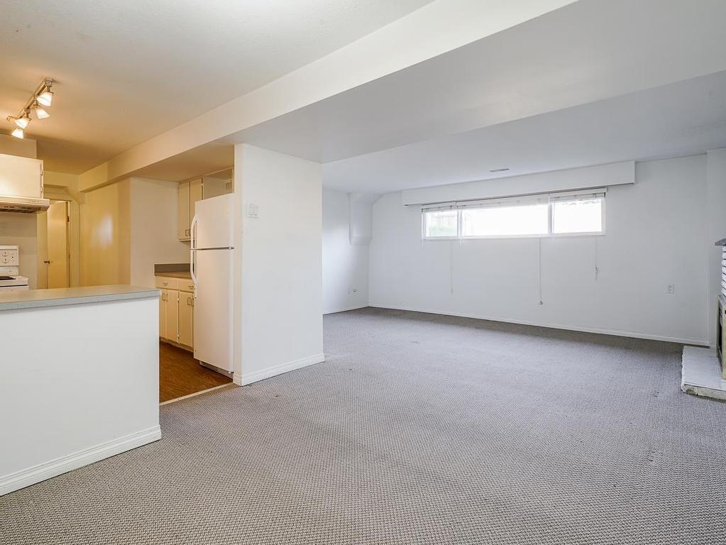 









1806


156

Street,
Surrey,




BC
V4A 4T6

