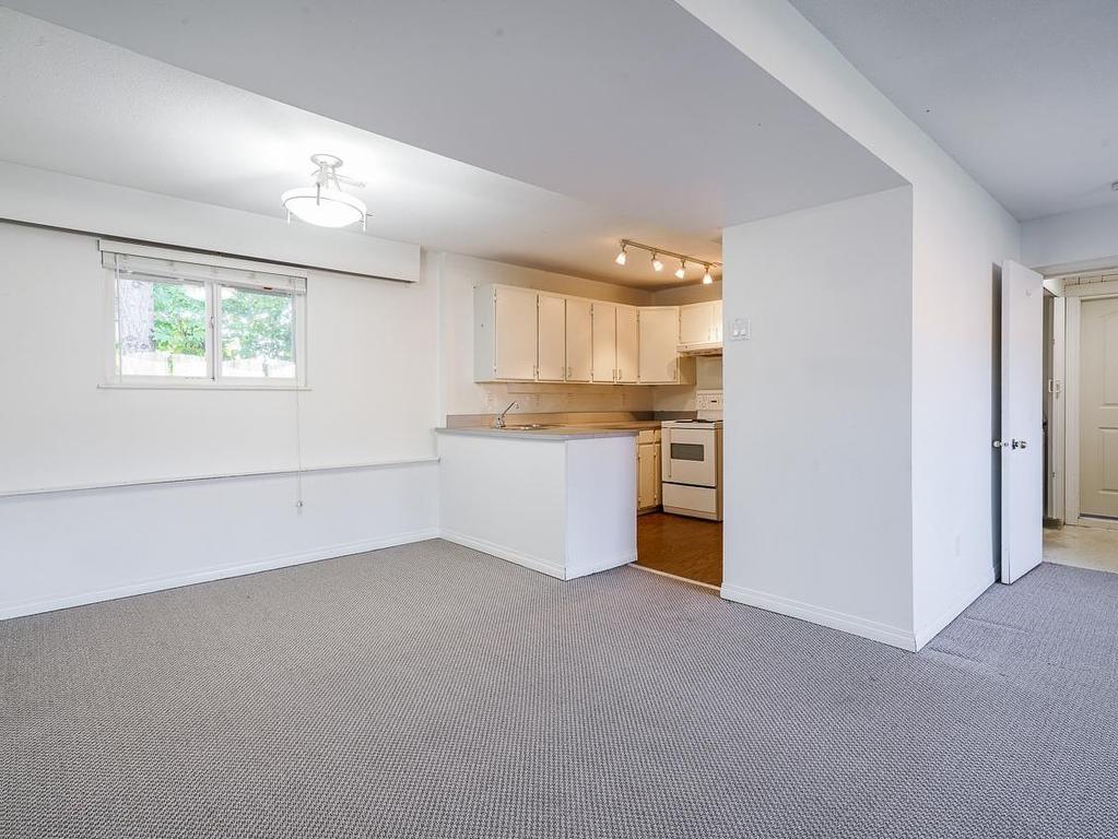 









1806


156

Street,
Surrey,




BC
V4A 4T6

