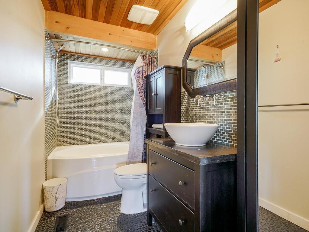 









1806


156

Street,
Surrey,




BC
V4A 4T6


