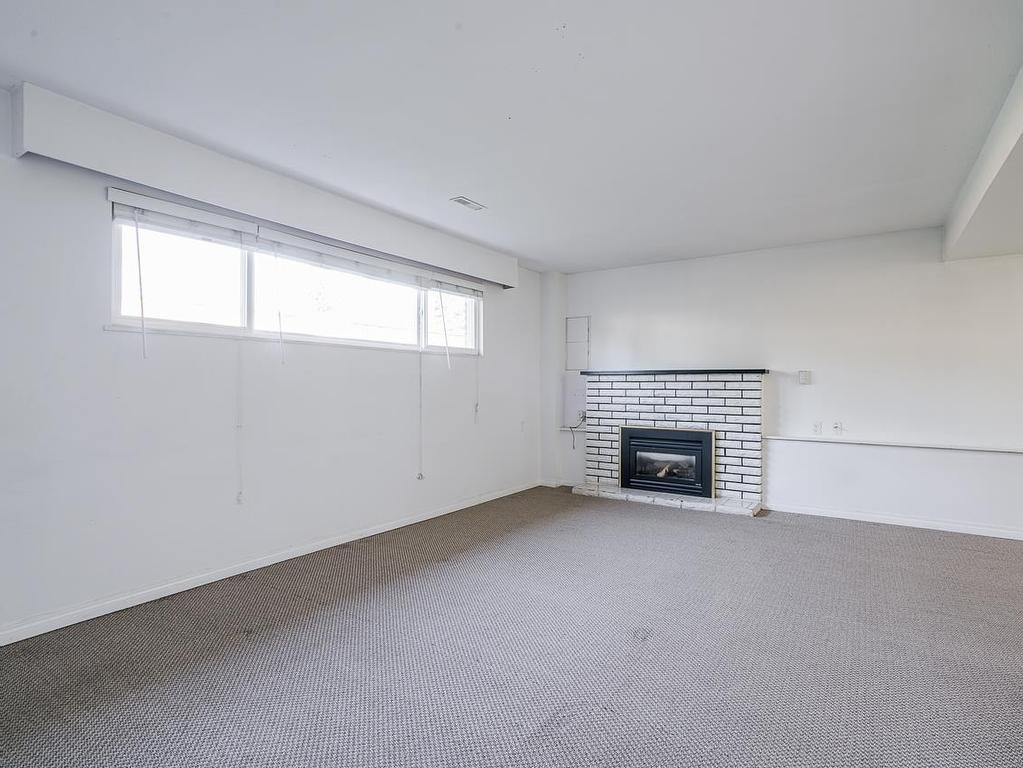 









1806


156

Street,
Surrey,




BC
V4A 4T6

