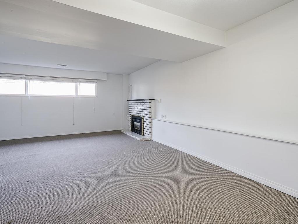 









1806


156

Street,
Surrey,




BC
V4A 4T6


