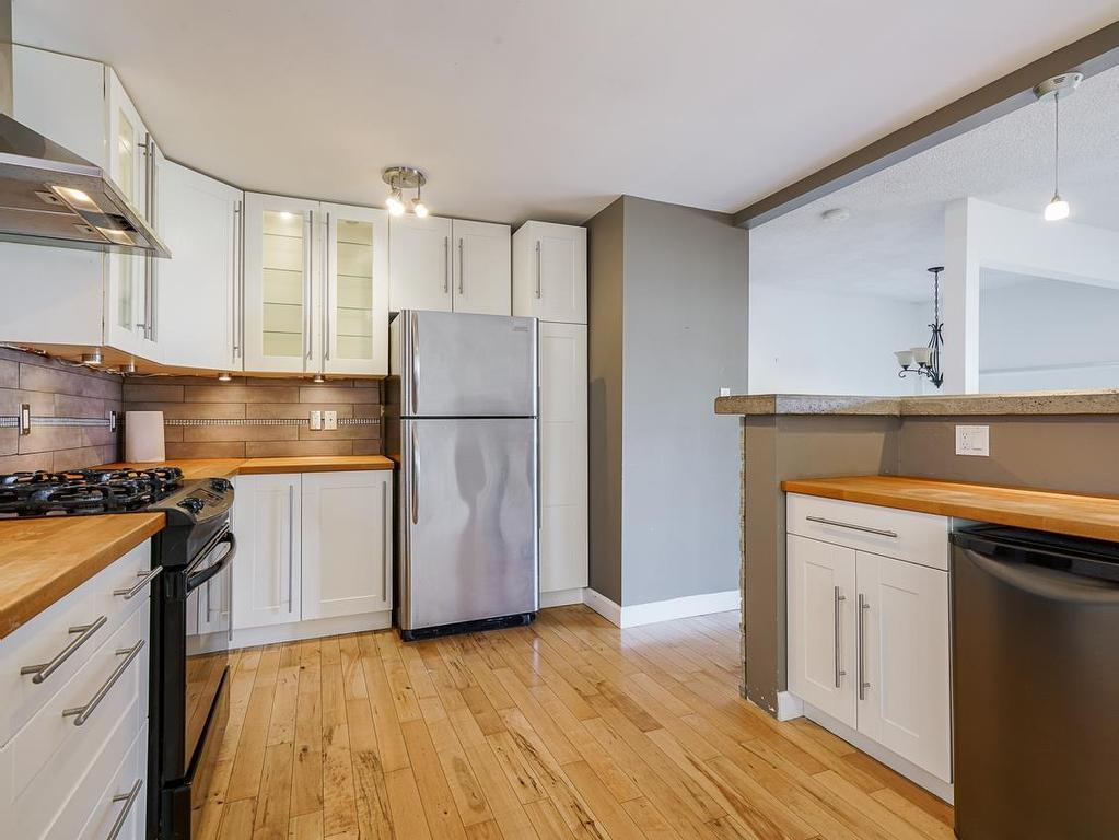 









1806


156

Street,
Surrey,




BC
V4A 4T6

