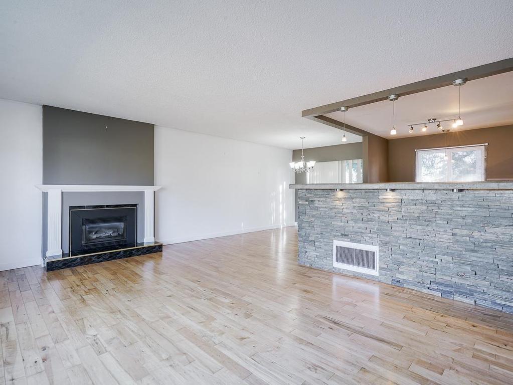 









1806


156

Street,
Surrey,




BC
V4A 4T6

