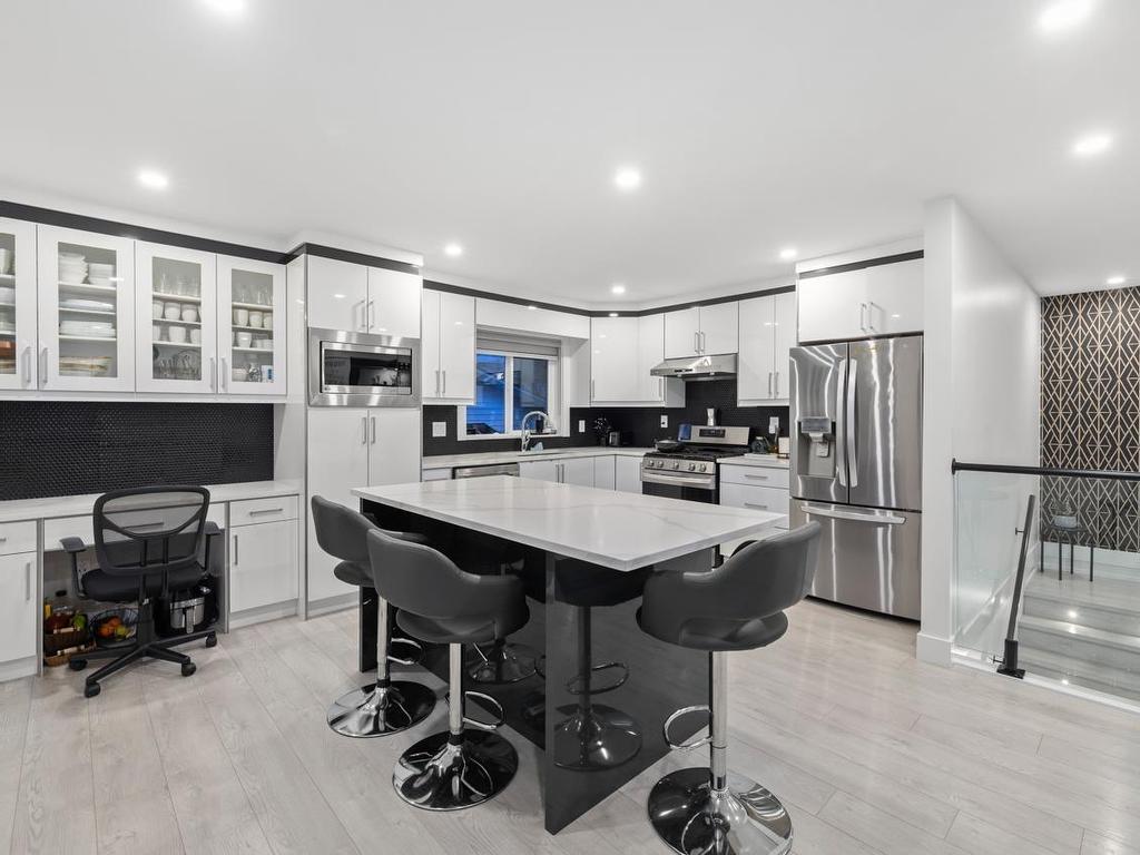 









2862


Glenavon

Court,
Abbotsford,




BC
V3G 1G7

