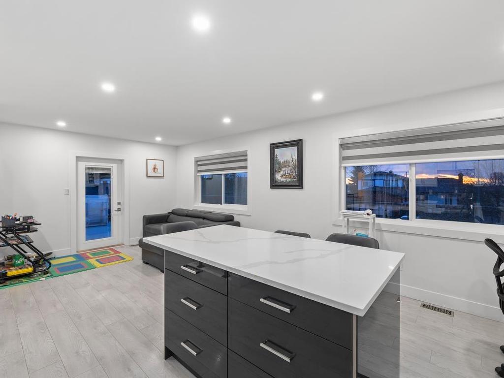 









2862


Glenavon

Court,
Abbotsford,




BC
V3G 1G7

