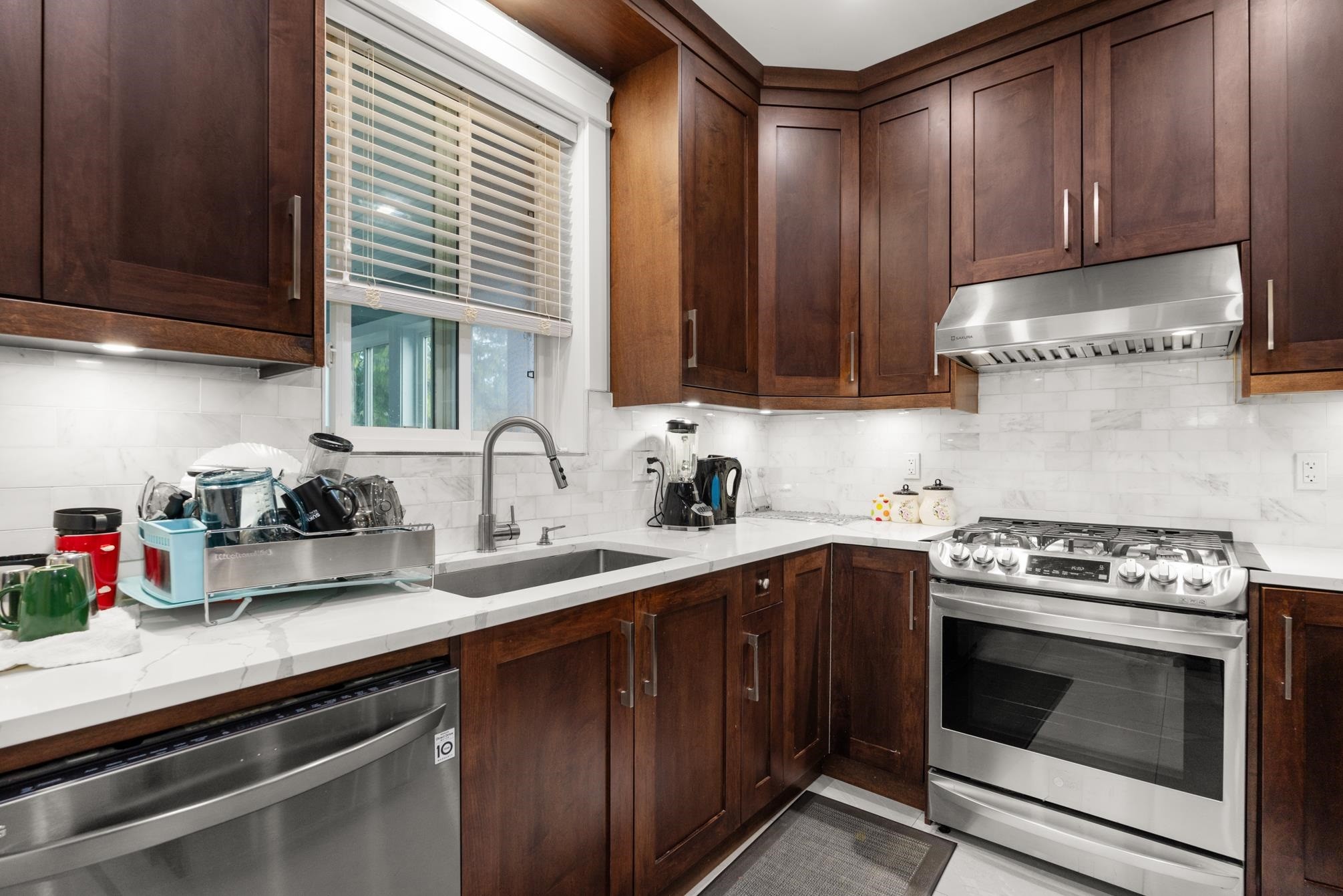









7822


108

Street,
Delta,




BC
V4C 4C2

