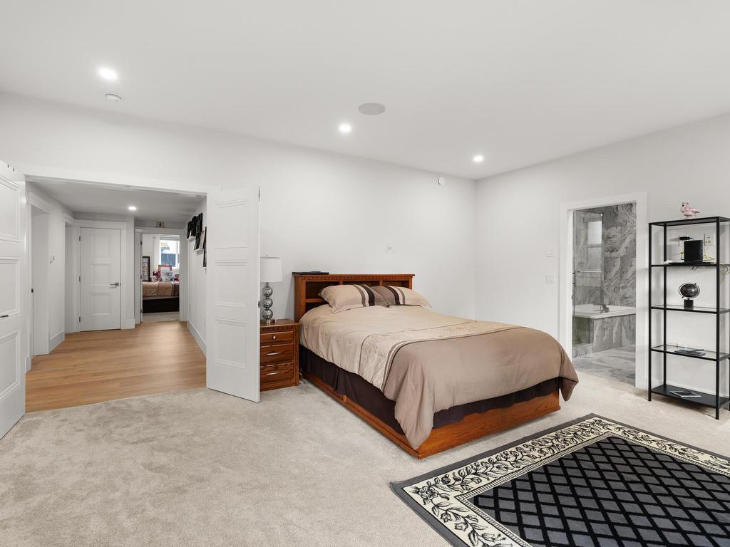 









7822


108

Street,
Delta,




BC
V4C 4C2

