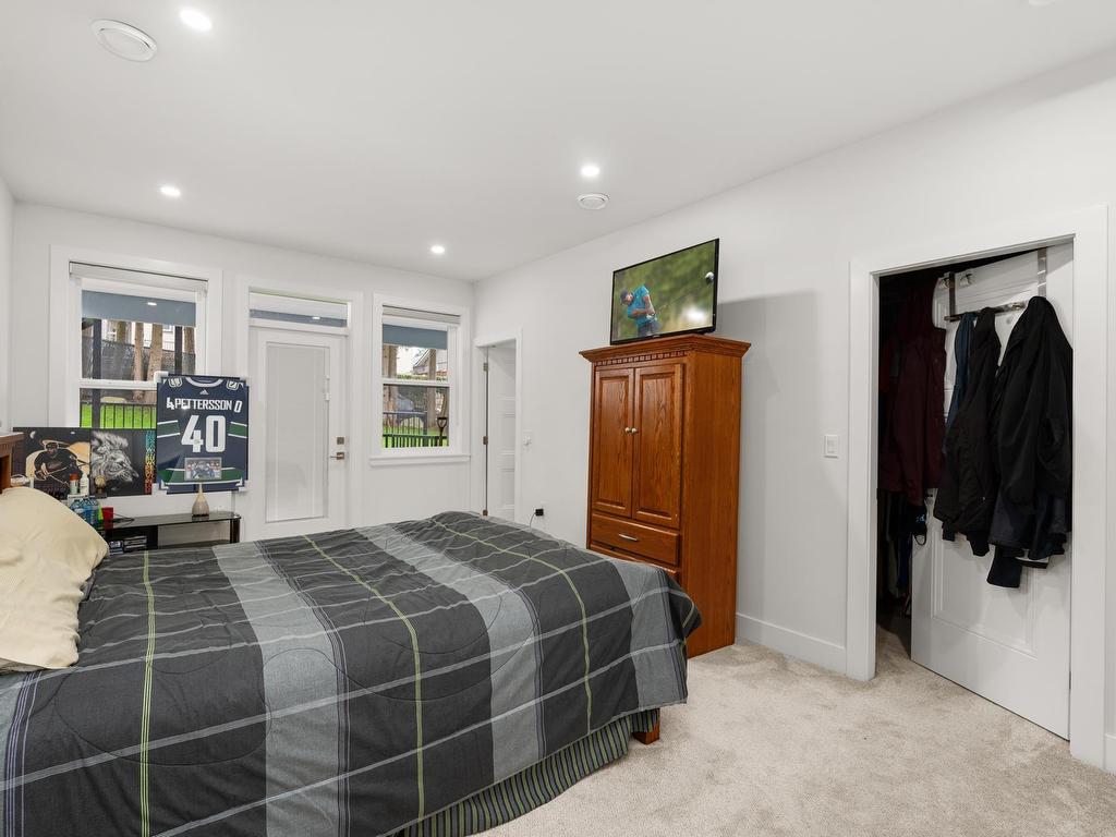 









7822


108

Street,
Delta,




BC
V4C 4C2

