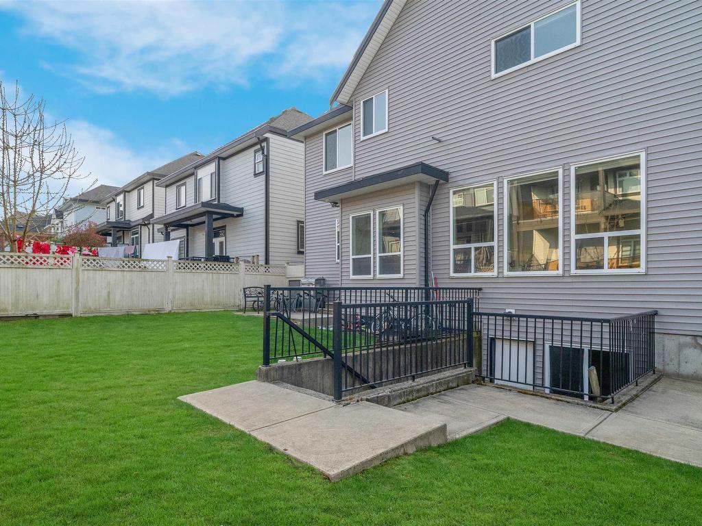 









5888


139a

Street,
Surrey,




BC
V3X 0G7

