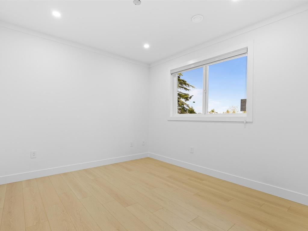 









15584


89b

Avenue,
Surrey,




BC
V3R 4K9


