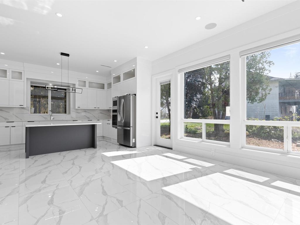 









15584


89b

Avenue,
Surrey,




BC
V3R 4K9

