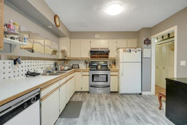









11532


85

Avenue,
Delta,




BC
V4C 2T7

