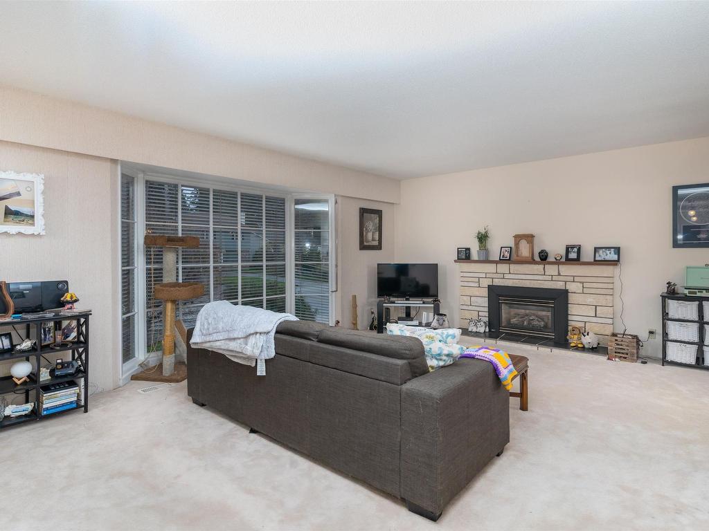 









11275


Kendale

Way,
Delta,




BC
V4C 3P8

