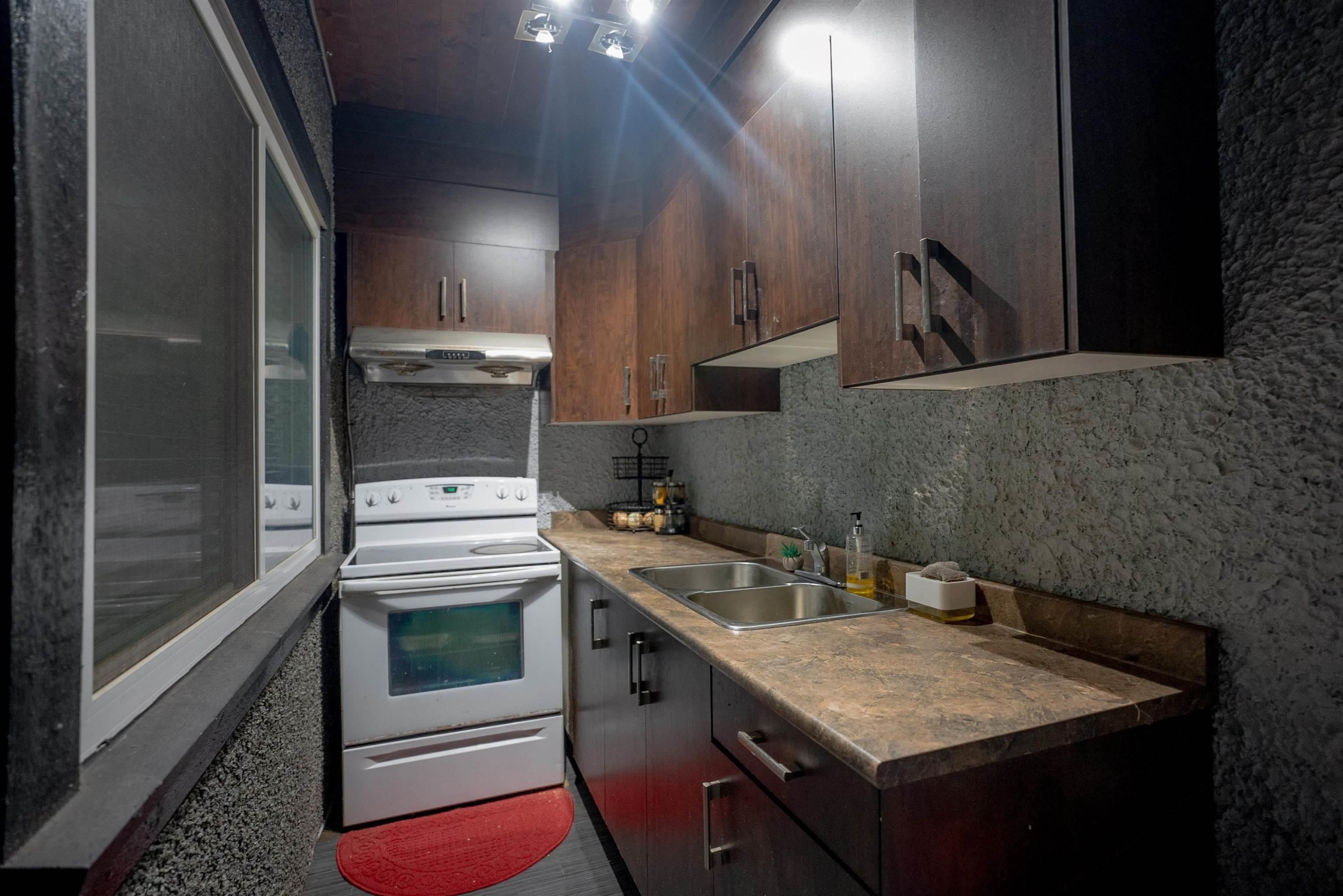 









11376


Royal

Crescent,
Surrey,




BC
V3V 8A3

