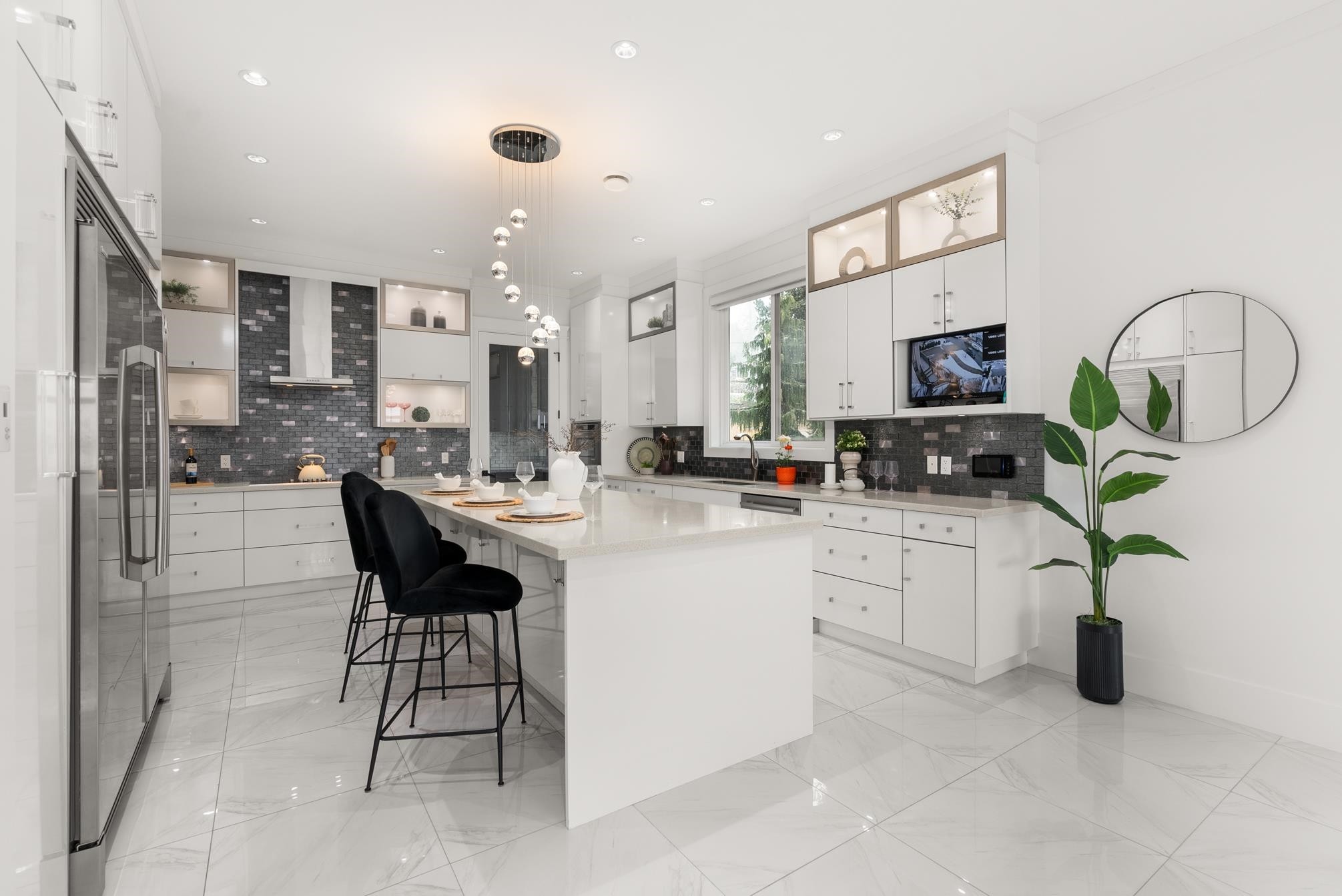 









11376


Royal

Crescent,
Surrey,




BC
V3V 8A3

