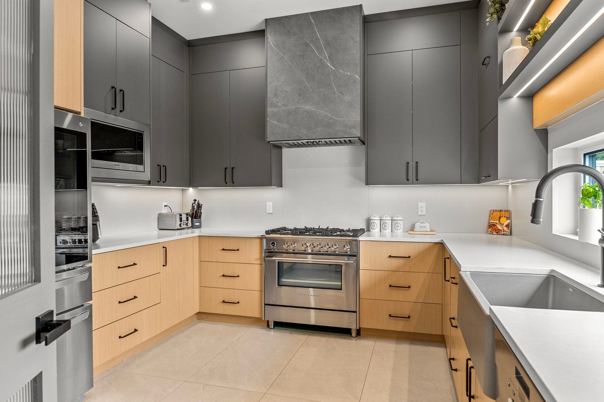 









7814


167a

Street,
Surrey,




BC
V4N 0L9


