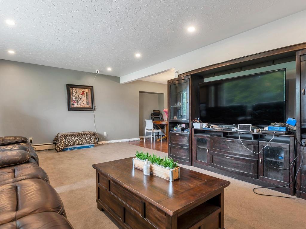 









32670


Avalon

Crescent,
Abbotsford,




BC
V2T 3S6

