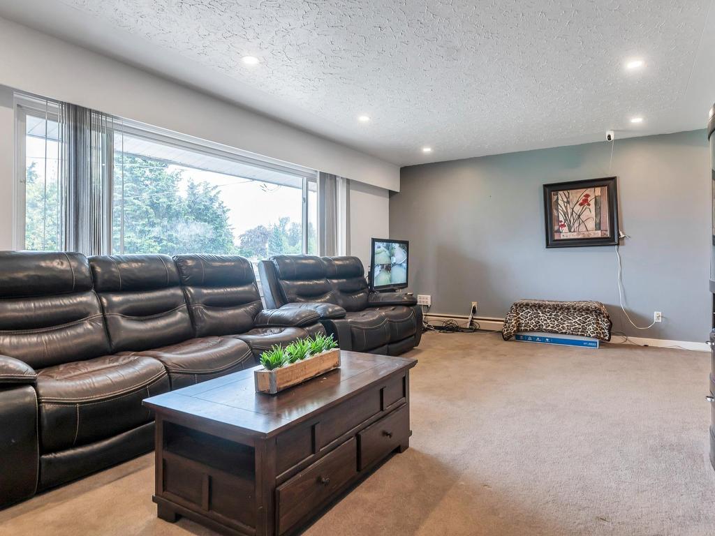 









32670


Avalon

Crescent,
Abbotsford,




BC
V2T 3S6

