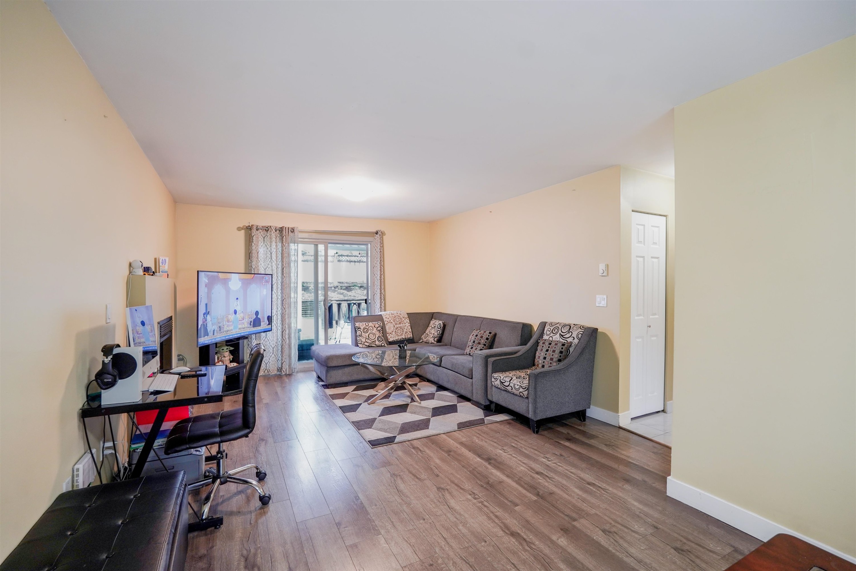 









14088


78

Avenue,
Surrey,




BC
V3W 2Y1

