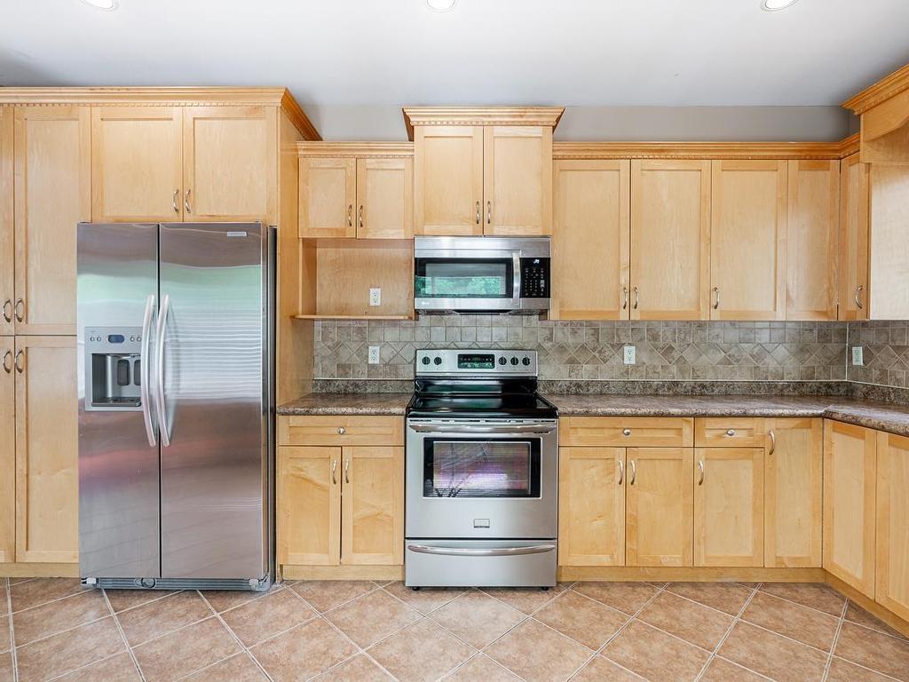 









14374


76a

Avenue,
Surrey,




BC
V3W 1N8

