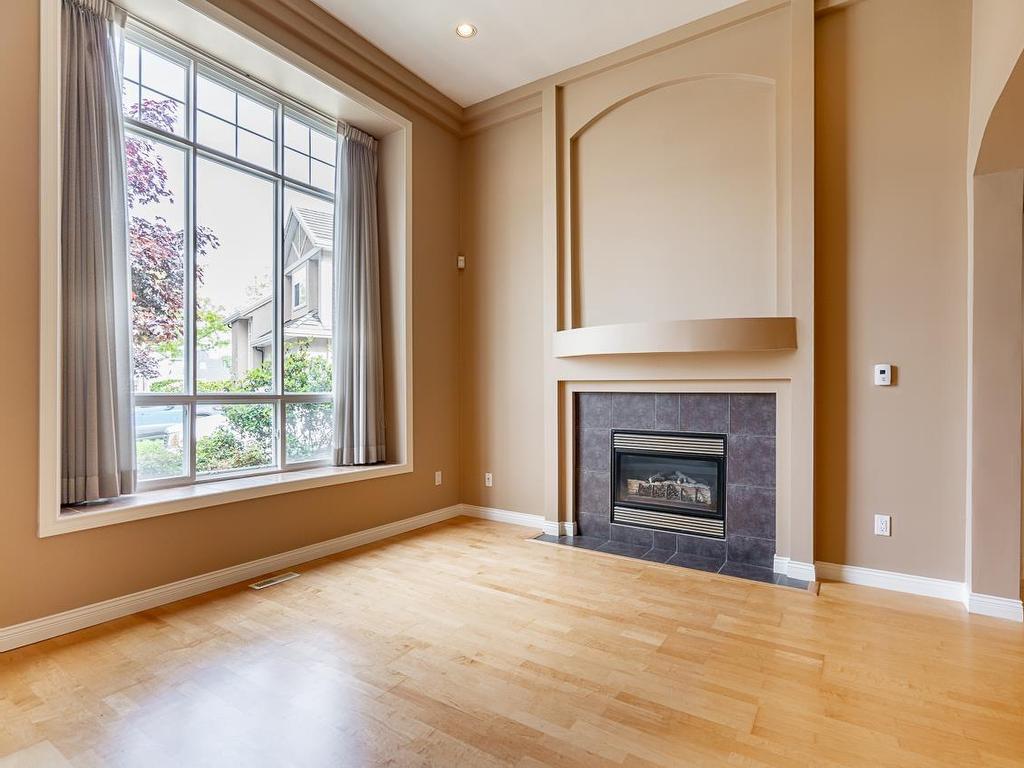 









14374


76a

Avenue,
Surrey,




BC
V3W 1N8

