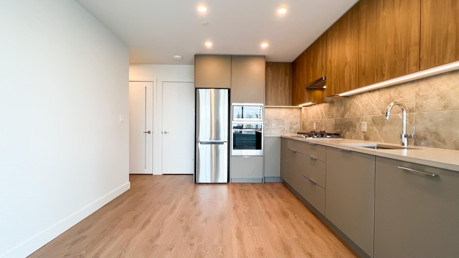 









13359


Old Yale

Road, 1602,
Surrey,




BC
V3T 0S4

