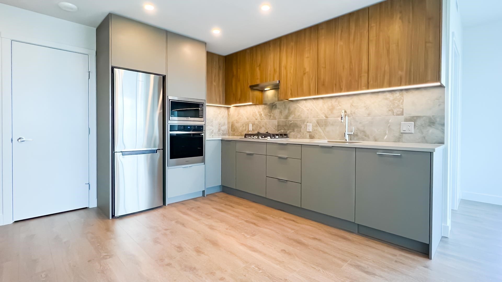 









13359


Old Yale

Road, 1602,
Surrey,




BC
V3T 0S4

