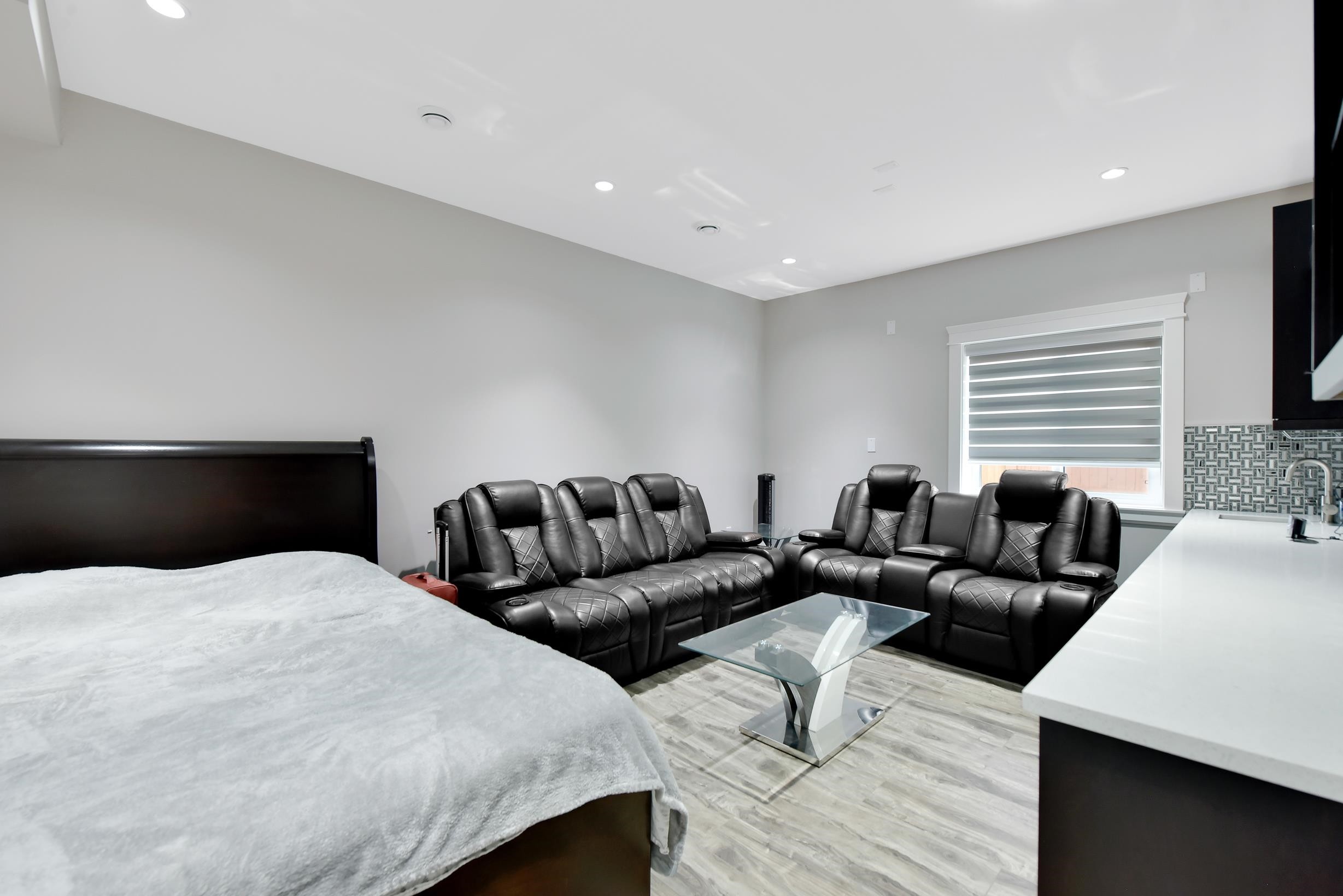









10266


126

Street,
Surrey,




BC
V3V 5E7

