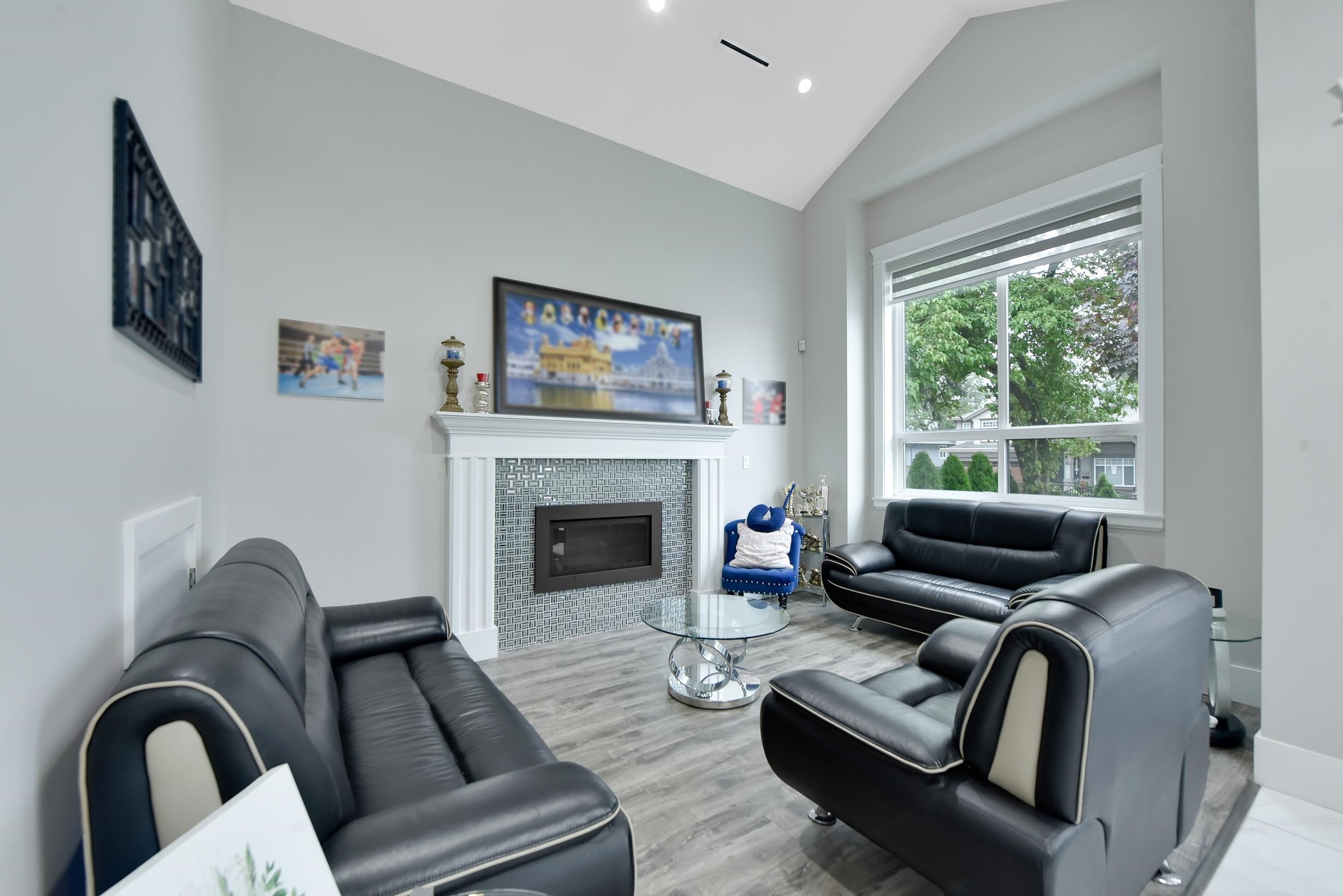 









10266


126

Street,
Surrey,




BC
V3V 5E7

