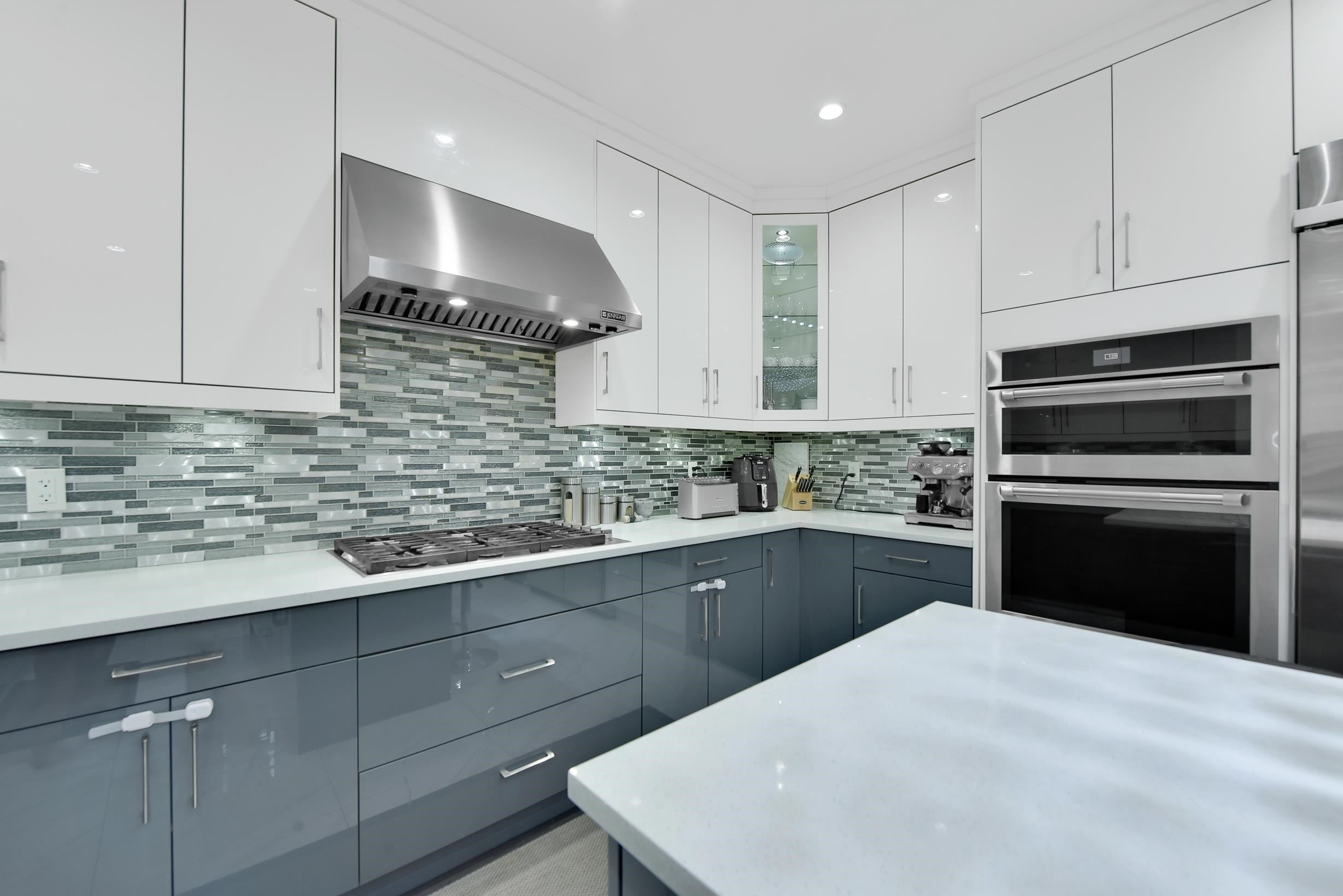 









10266


126

Street,
Surrey,




BC
V3V 5E7

