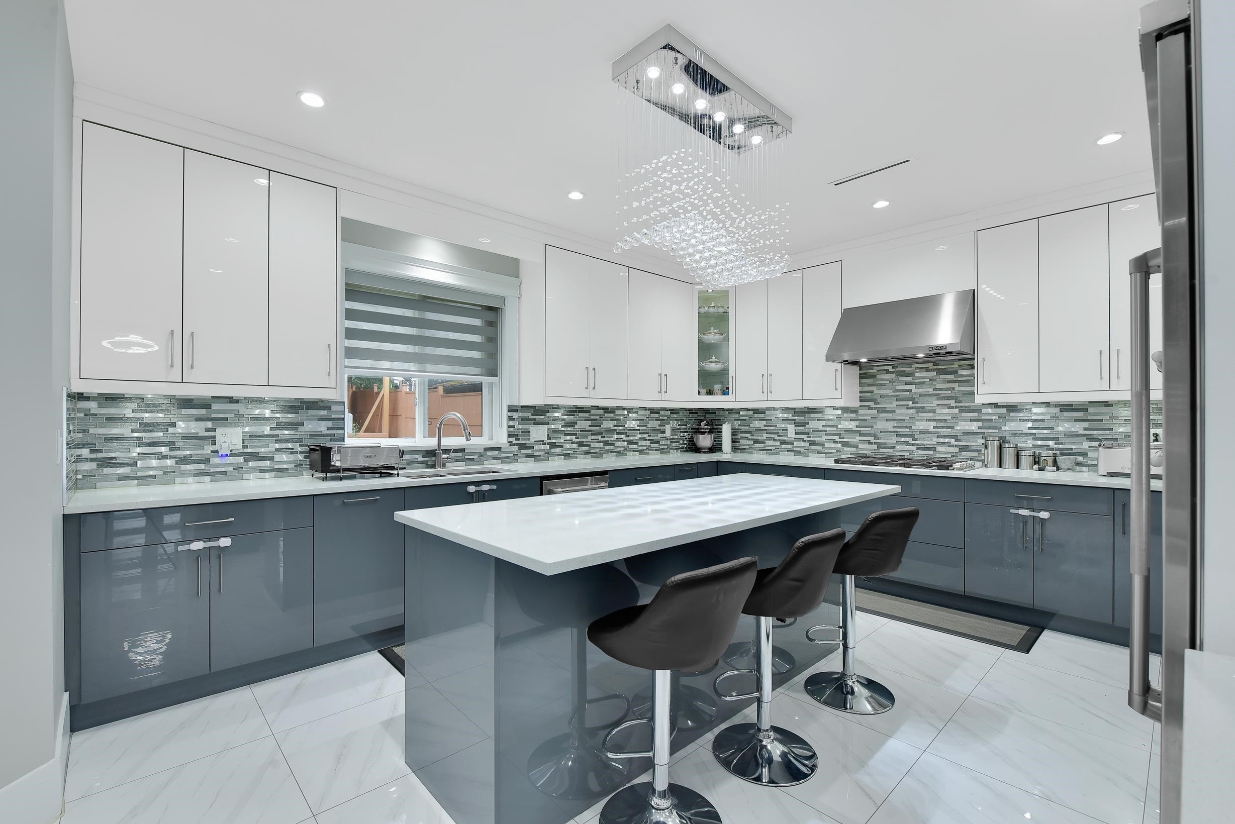 









10266


126

Street,
Surrey,




BC
V3V 5E7

