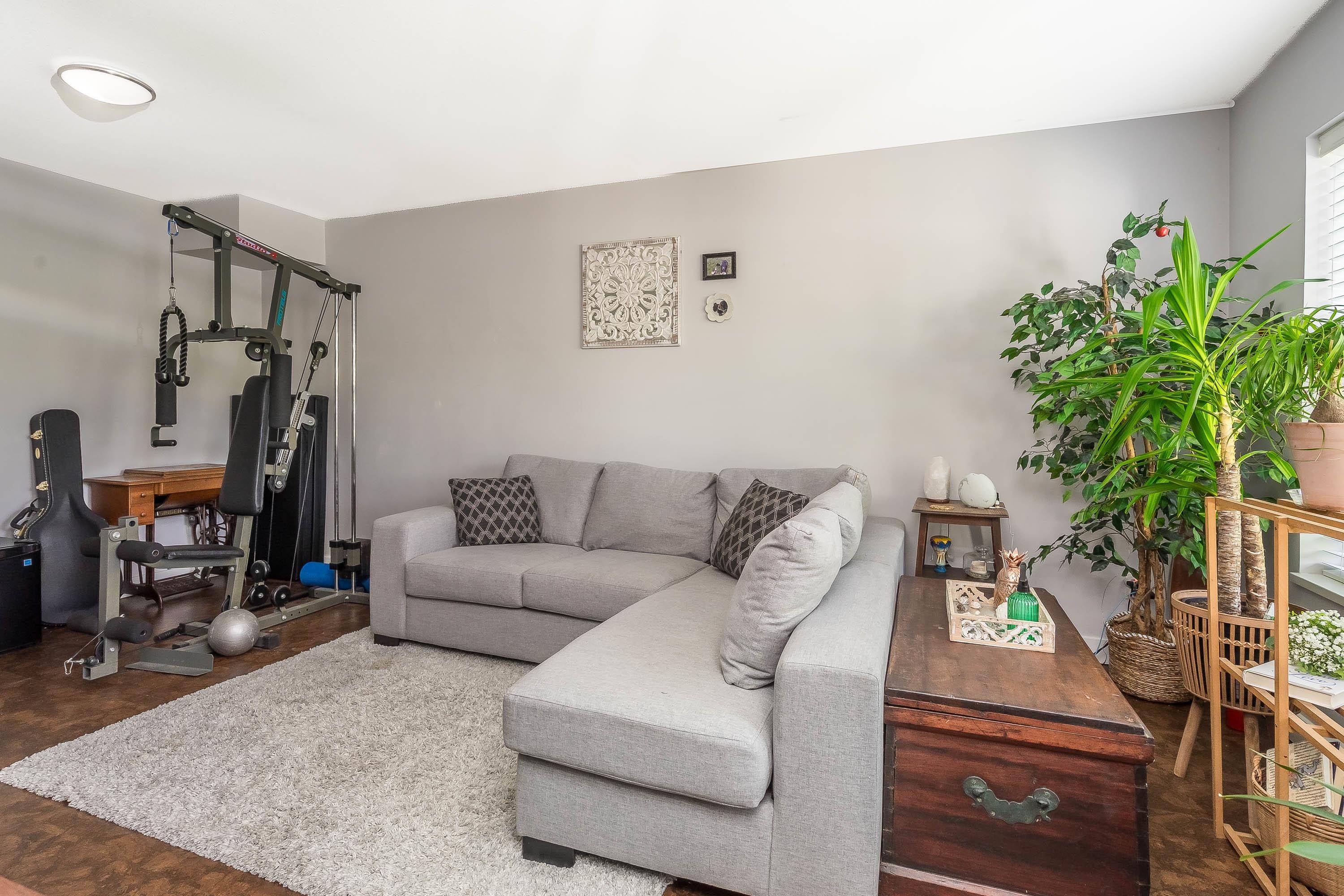 









18211


70

Avenue, 6,
Surrey,




BC
V3S 8K9

