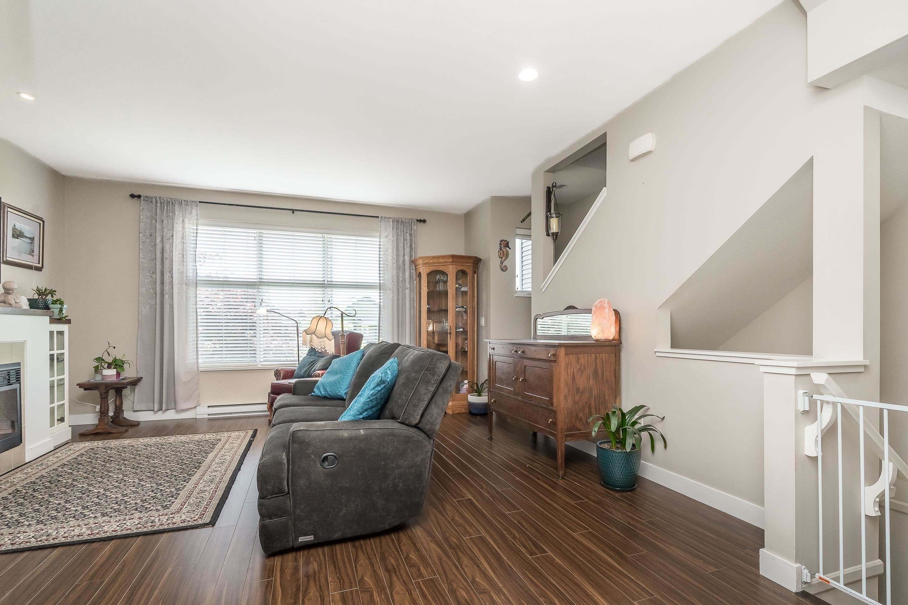 









18211


70

Avenue, 6,
Surrey,




BC
V3S 8K9

