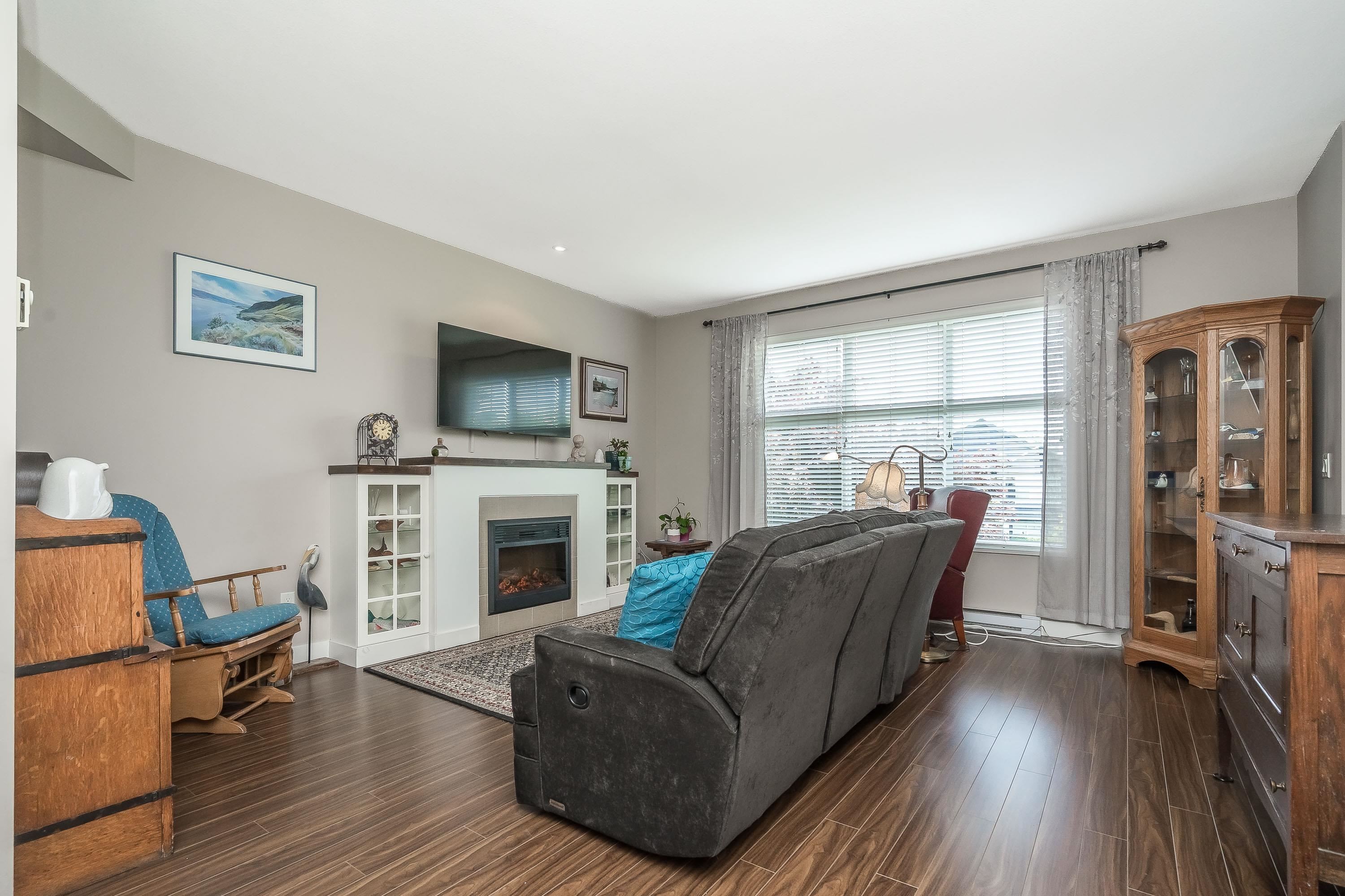 









18211


70

Avenue, 6,
Surrey,




BC
V3S 8K9

