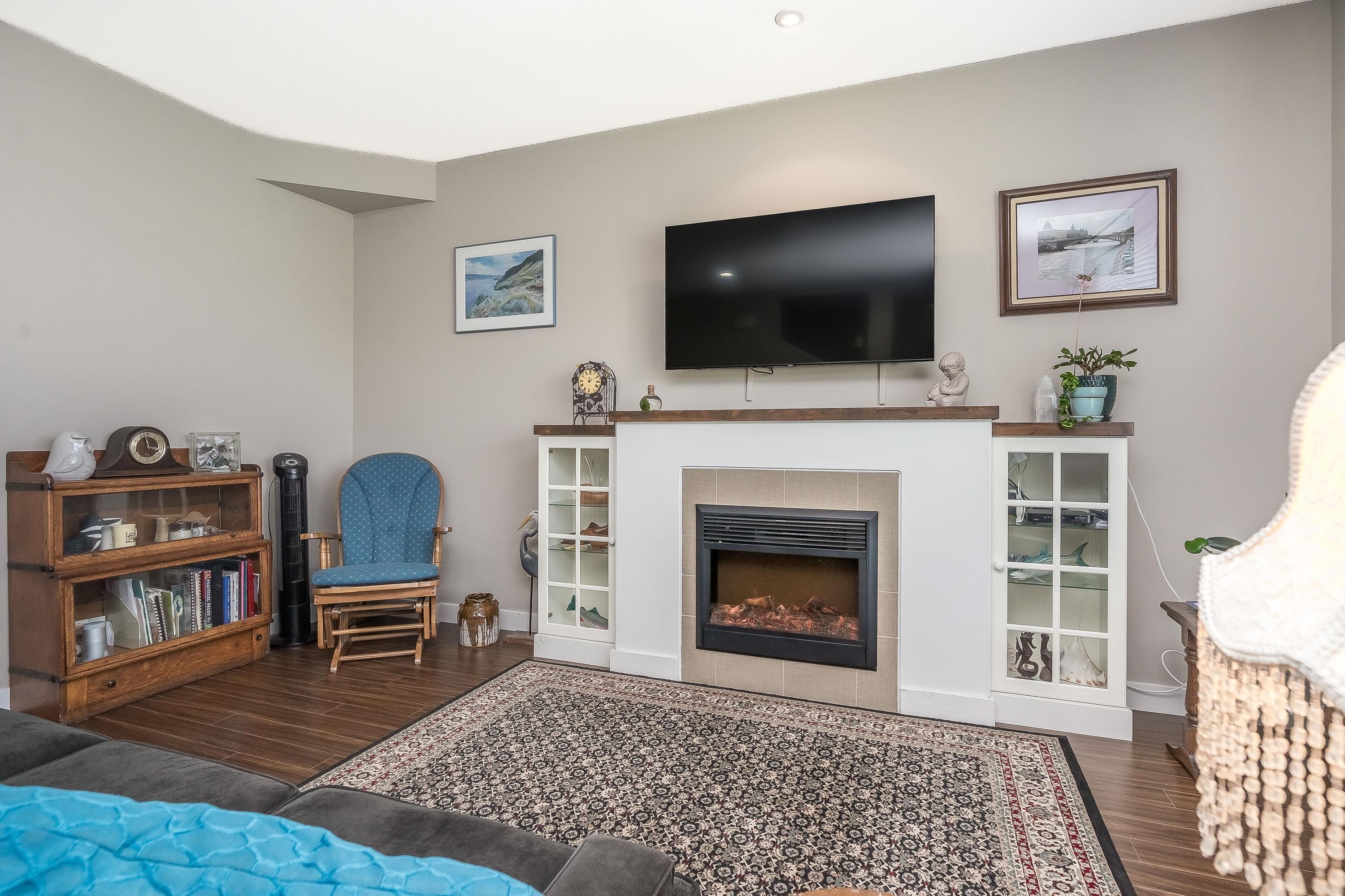 









18211


70

Avenue, 6,
Surrey,




BC
V3S 8K9

