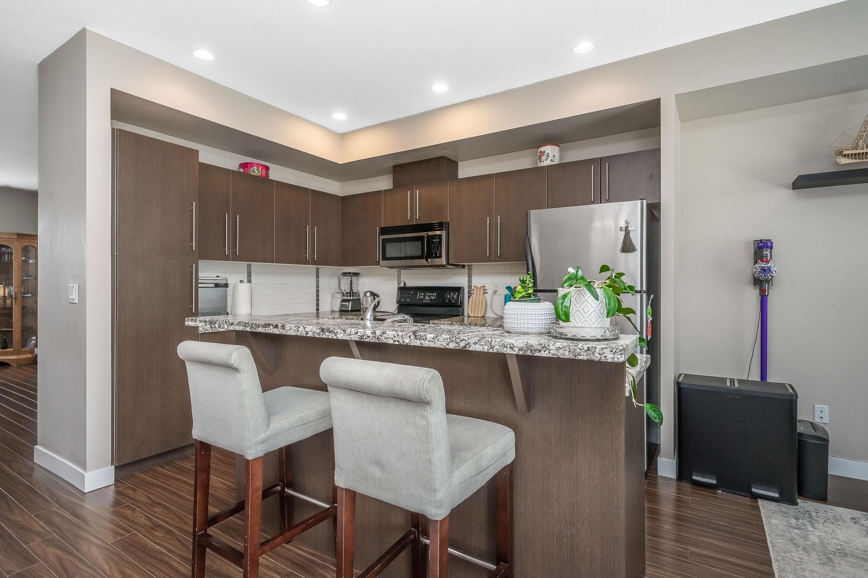 









18211


70

Avenue, 6,
Surrey,




BC
V3S 8K9

