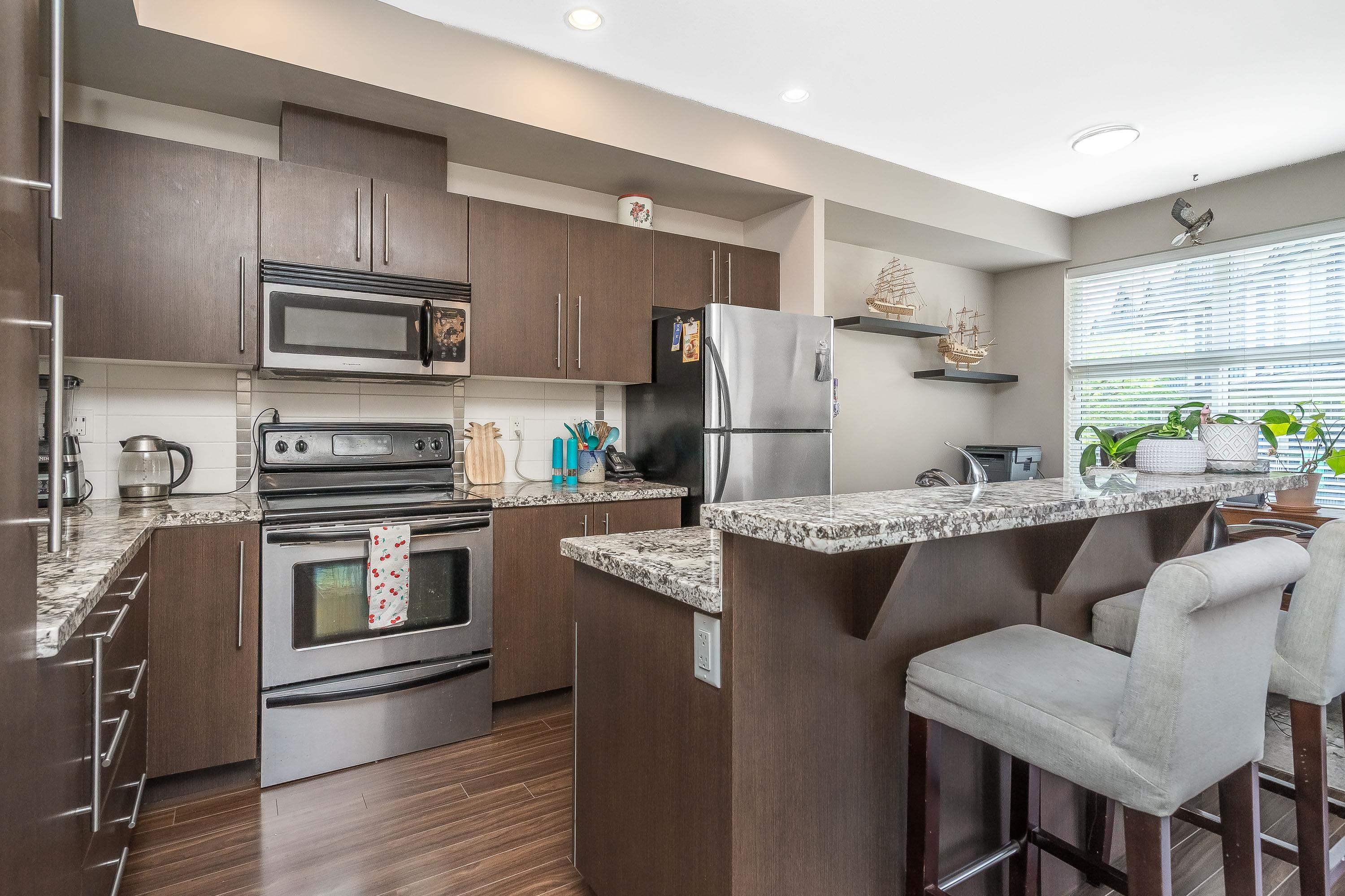 









18211


70

Avenue, 6,
Surrey,




BC
V3S 8K9

