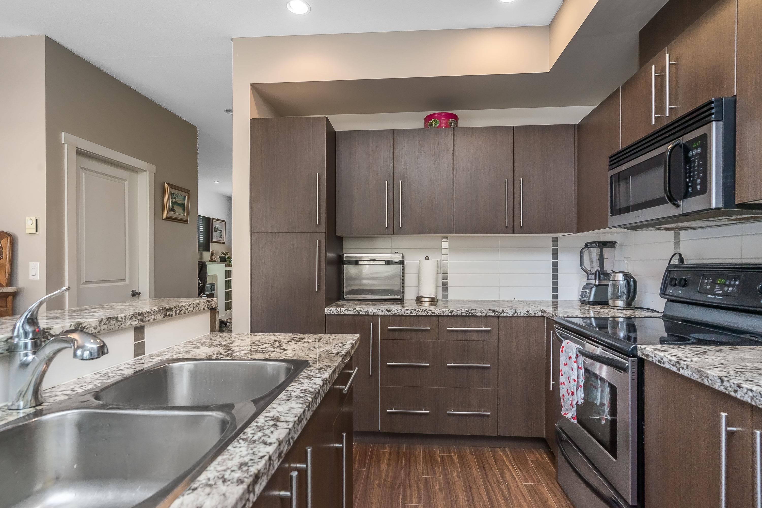









18211


70

Avenue, 6,
Surrey,




BC
V3S 8K9

